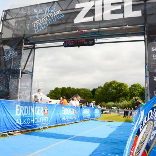30.08.2026 - Elbe Triathlon Hamburg LAZAROV Photography http://msf.ph/oto/10089608 30.08.2026 12:44:06 Ziel 1747, 1765 meine-sportfotos.de