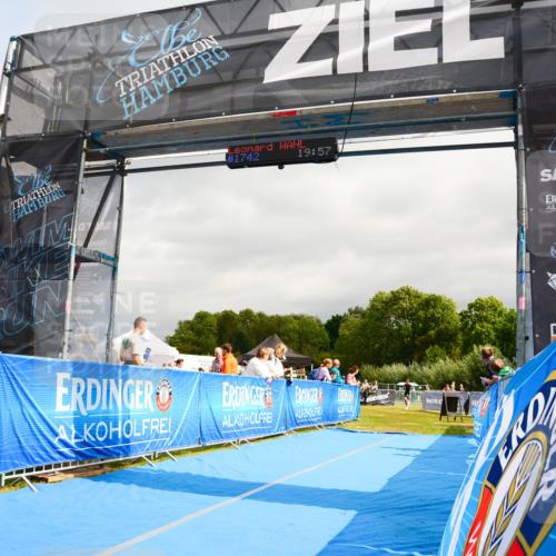 30.08.2026 - Elbe Triathlon Hamburg LAZAROV Photography http://msf.ph/oto/10089611 30.08.2026 12:44:06 Ziel 1747, 1765 meine-sportfotos.de
