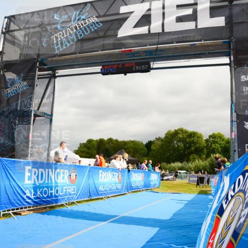 30.08.2026 - Elbe Triathlon Hamburg LAZAROV Photography http://msf.ph/oto/10089615 30.08.2026 12:44:07 Ziel 1747, 1765 meine-sportfotos.de
