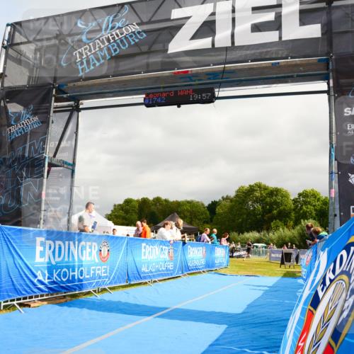 30.08.2026 - Elbe Triathlon Hamburg LAZAROV Photography http://msf.ph/oto/10089617 30.08.2026 12:44:07 Ziel 1747, 1765 meine-sportfotos.de
