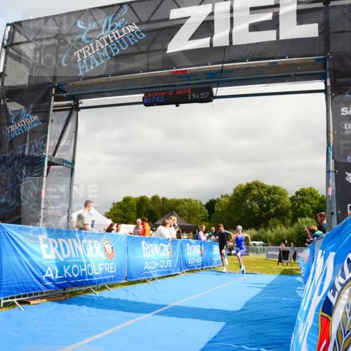 30.08.2026 - Elbe Triathlon Hamburg LAZAROV Photography http://msf.ph/oto/10089633 30.08.2026 12:44:11 Ziel 1747, 1765 meine-sportfotos.de