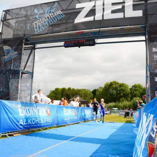 30.08.2026 - Elbe Triathlon Hamburg LAZAROV Photography http://msf.ph/oto/10089637 30.08.2026 12:44:12 Ziel 1747, 1765 meine-sportfotos.de