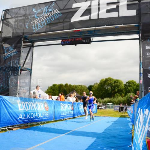 30.08.2026 - Elbe Triathlon Hamburg LAZAROV Photography http://msf.ph/oto/10089641 30.08.2026 12:44:12 Ziel 1747, 1765 meine-sportfotos.de
