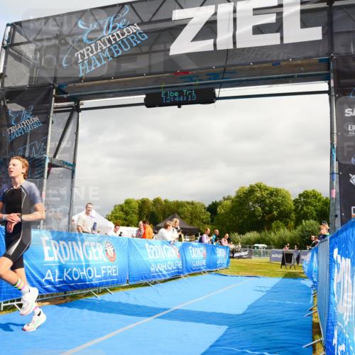 30.08.2026 - Elbe Triathlon Hamburg LAZAROV Photography http://msf.ph/oto/10089654 30.08.2026 12:44:13 Ziel 1747, 1765 meine-sportfotos.de