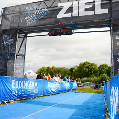 30.08.2026 - Elbe Triathlon Hamburg LAZAROV Photography http://msf.ph/oto/10089673 30.08.2026 12:44:37 Ziel 1743, 1745 meine-sportfotos.de