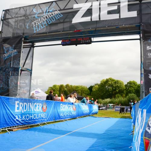 30.08.2026 - Elbe Triathlon Hamburg LAZAROV Photography http://msf.ph/oto/10089682 30.08.2026 12:44:38 Ziel 1743, 1745 meine-sportfotos.de