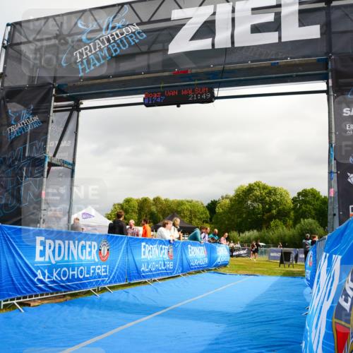 30.08.2026 - Elbe Triathlon Hamburg LAZAROV Photography http://msf.ph/oto/10089694 30.08.2026 12:44:39 Ziel 1743, 1745 meine-sportfotos.de