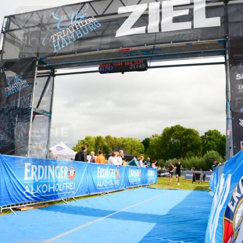 30.08.2026 - Elbe Triathlon Hamburg LAZAROV Photography http://msf.ph/oto/10089697 30.08.2026 12:44:42 Ziel 1743, 1745 meine-sportfotos.de