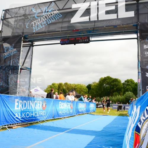 30.08.2026 - Elbe Triathlon Hamburg LAZAROV Photography http://msf.ph/oto/10089701 30.08.2026 12:44:42 Ziel 1743, 1745 meine-sportfotos.de