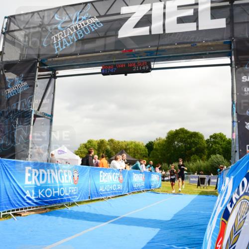 30.08.2026 - Elbe Triathlon Hamburg LAZAROV Photography http://msf.ph/oto/10089706 30.08.2026 12:44:43 Ziel 1743, 1745 meine-sportfotos.de