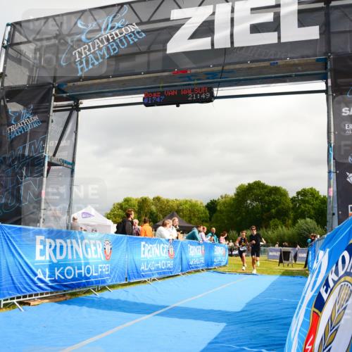 30.08.2026 - Elbe Triathlon Hamburg LAZAROV Photography http://msf.ph/oto/10089709 30.08.2026 12:44:43 Ziel 1743, 1745 meine-sportfotos.de