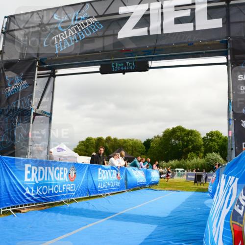 30.08.2026 - Elbe Triathlon Hamburg LAZAROV Photography http://msf.ph/oto/10089725 30.08.2026 12:44:47 Ziel 1743, 1745 meine-sportfotos.de