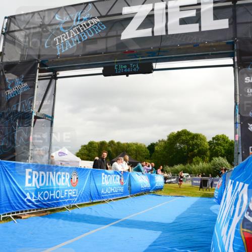 30.08.2026 - Elbe Triathlon Hamburg LAZAROV Photography http://msf.ph/oto/10089730 30.08.2026 12:44:48 Ziel 1743, 1745 meine-sportfotos.de