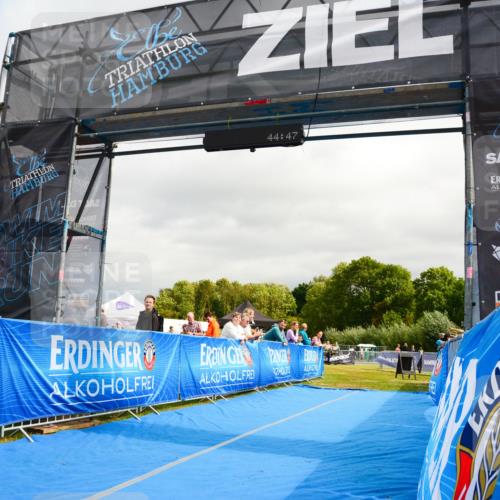 30.08.2026 - Elbe Triathlon Hamburg LAZAROV Photography http://msf.ph/oto/10089770 30.08.2026 12:44:56 Ziel  meine-sportfotos.de