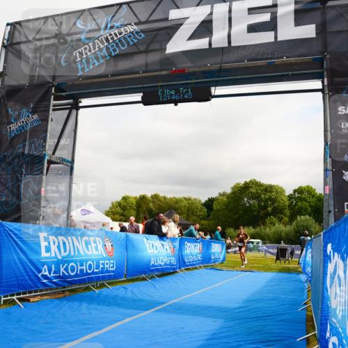 30.08.2026 - Elbe Triathlon Hamburg LAZAROV Photography http://msf.ph/oto/10089912 30.08.2026 12:46:46 Ziel 1722, 1738 meine-sportfotos.de