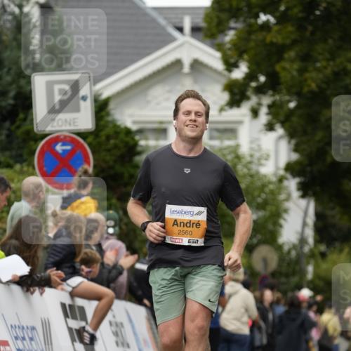 30.08.2026 - Blankeneser Heldenlauf Patografie http://msf.ph/oto/10089951 30.08.2026 11:58:00 Ziel 2228, 2230, 2443, 2560 meine-sportfotos.de