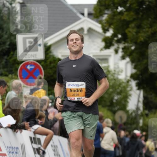 30.08.2026 - Blankeneser Heldenlauf Patografie http://msf.ph/oto/10089954 30.08.2026 11:58:00 Ziel 2228, 2230, 2443, 2560 meine-sportfotos.de