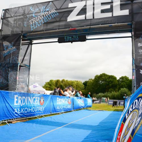 30.08.2026 - Elbe Triathlon Hamburg LAZAROV Photography http://msf.ph/oto/10090038 30.08.2026 12:47:32 Ziel 1728, 1760 meine-sportfotos.de