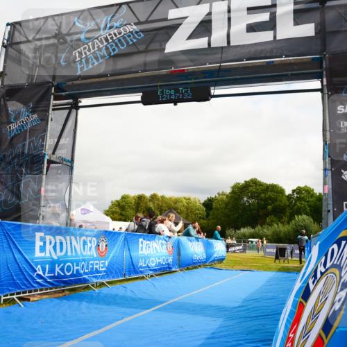 30.08.2026 - Elbe Triathlon Hamburg LAZAROV Photography http://msf.ph/oto/10090048 30.08.2026 12:47:33 Ziel  meine-sportfotos.de