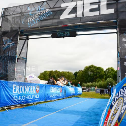 30.08.2026 - Elbe Triathlon Hamburg LAZAROV Photography http://msf.ph/oto/10090066 30.08.2026 12:47:36 Ziel  meine-sportfotos.de