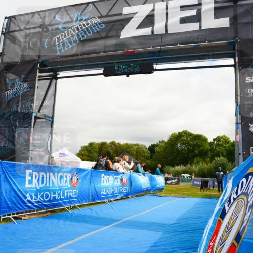 30.08.2026 - Elbe Triathlon Hamburg LAZAROV Photography http://msf.ph/oto/10090070 30.08.2026 12:47:36 Ziel  meine-sportfotos.de