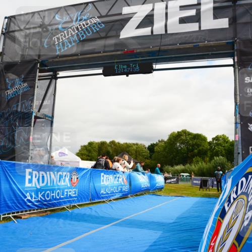 30.08.2026 - Elbe Triathlon Hamburg LAZAROV Photography http://msf.ph/oto/10090072 30.08.2026 12:47:36 Ziel  meine-sportfotos.de