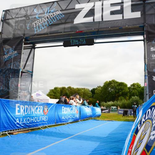 30.08.2026 - Elbe Triathlon Hamburg LAZAROV Photography http://msf.ph/oto/10090074 30.08.2026 12:47:37 Ziel  meine-sportfotos.de
