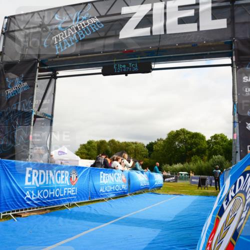 30.08.2026 - Elbe Triathlon Hamburg LAZAROV Photography http://msf.ph/oto/10090076 30.08.2026 12:47:37 Ziel  meine-sportfotos.de