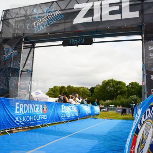 30.08.2026 - Elbe Triathlon Hamburg LAZAROV Photography http://msf.ph/oto/10090086 30.08.2026 12:47:38 Ziel  meine-sportfotos.de
