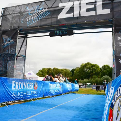 30.08.2026 - Elbe Triathlon Hamburg LAZAROV Photography http://msf.ph/oto/10090092 30.08.2026 12:47:38 Ziel  meine-sportfotos.de