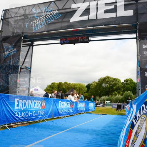 30.08.2026 - Elbe Triathlon Hamburg LAZAROV Photography http://msf.ph/oto/10090133 30.08.2026 12:47:52 Ziel 1730 meine-sportfotos.de