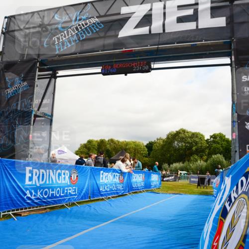 30.08.2026 - Elbe Triathlon Hamburg LAZAROV Photography http://msf.ph/oto/10090134 30.08.2026 12:47:52 Ziel 1730 meine-sportfotos.de