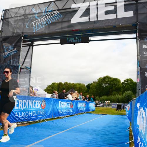 30.08.2026 - Elbe Triathlon Hamburg LAZAROV Photography http://msf.ph/oto/10090159 30.08.2026 12:48:04 Ziel 1642, 1730, 1734 meine-sportfotos.de