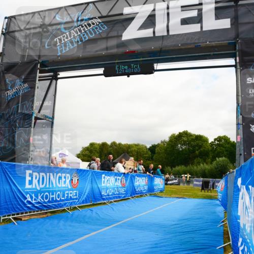 30.08.2026 - Elbe Triathlon Hamburg LAZAROV Photography http://msf.ph/oto/10090163 30.08.2026 12:48:04 Ziel 1642, 1730, 1734 meine-sportfotos.de