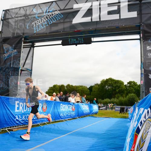 30.08.2026 - Elbe Triathlon Hamburg LAZAROV Photography http://msf.ph/oto/10090165 30.08.2026 12:48:13 Ziel 1734 meine-sportfotos.de