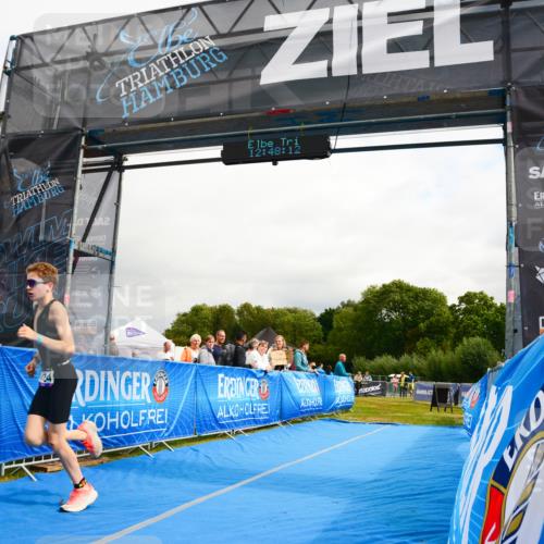 30.08.2026 - Elbe Triathlon Hamburg LAZAROV Photography http://msf.ph/oto/10090166 30.08.2026 12:48:13 Ziel 1734 meine-sportfotos.de