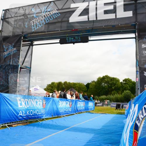 30.08.2026 - Elbe Triathlon Hamburg LAZAROV Photography http://msf.ph/oto/10090196 30.08.2026 12:48:17 Ziel  meine-sportfotos.de