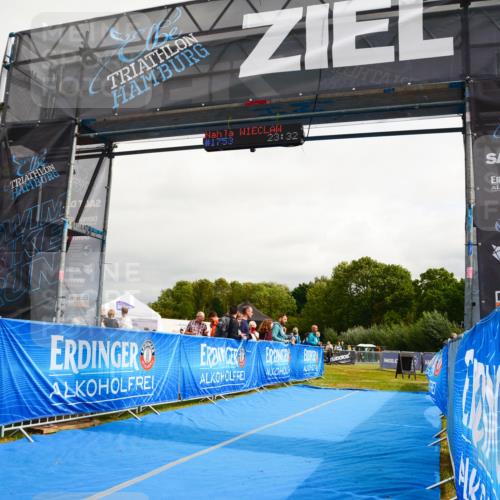 30.08.2026 - Elbe Triathlon Hamburg LAZAROV Photography http://msf.ph/oto/10090384 30.08.2026 12:49:28 Ziel  meine-sportfotos.de