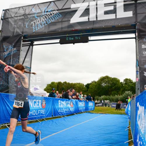30.08.2026 - Elbe Triathlon Hamburg LAZAROV Photography http://msf.ph/oto/10090460 30.08.2026 12:52:14 Ziel 1854 meine-sportfotos.de