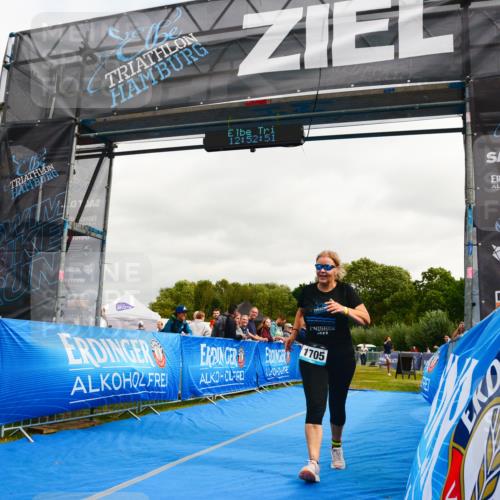 30.08.2026 - Elbe Triathlon Hamburg LAZAROV Photography http://msf.ph/oto/10090464 30.08.2026 12:52:52 Ziel 1705 meine-sportfotos.de