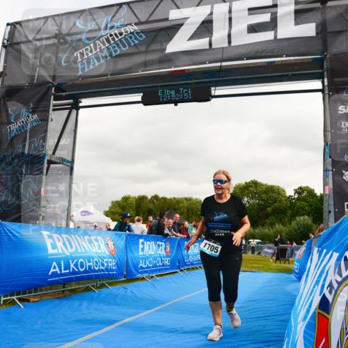 30.08.2026 - Elbe Triathlon Hamburg LAZAROV Photography http://msf.ph/oto/10090465 30.08.2026 12:52:52 Ziel 1705 meine-sportfotos.de