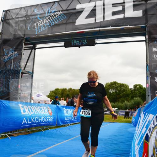 30.08.2026 - Elbe Triathlon Hamburg LAZAROV Photography http://msf.ph/oto/10090468 30.08.2026 12:52:52 Ziel 1705 meine-sportfotos.de