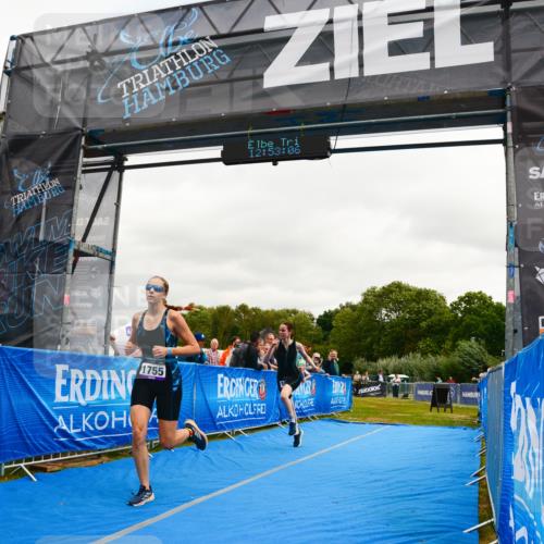 30.08.2026 - Elbe Triathlon Hamburg LAZAROV Photography http://msf.ph/oto/10090469 30.08.2026 12:53:07 Ziel 1755, 1768, 1842 meine-sportfotos.de