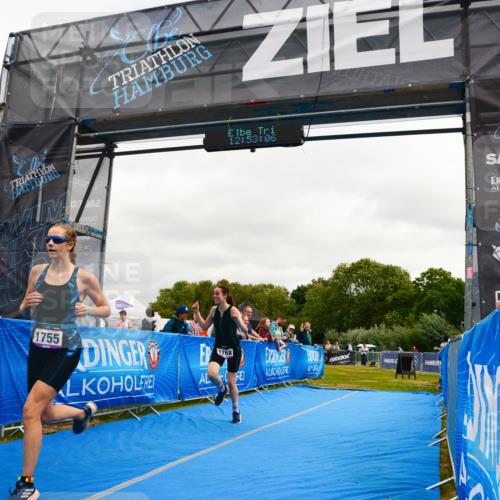 30.08.2026 - Elbe Triathlon Hamburg LAZAROV Photography http://msf.ph/oto/10090471 30.08.2026 12:53:07 Ziel 1755, 1768, 1842 meine-sportfotos.de