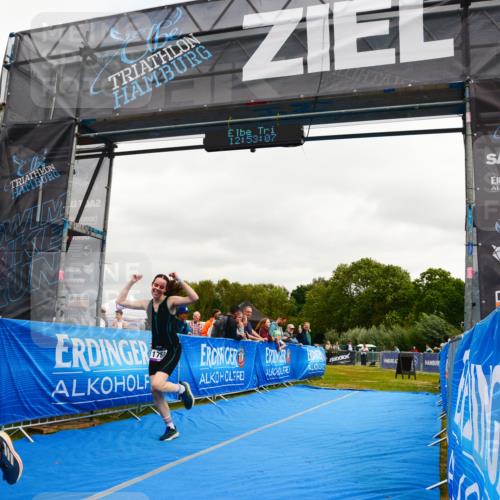 30.08.2026 - Elbe Triathlon Hamburg LAZAROV Photography http://msf.ph/oto/10090473 30.08.2026 12:53:08 Ziel 1755, 1768 meine-sportfotos.de