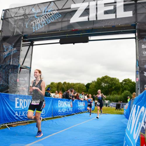 30.08.2026 - Elbe Triathlon Hamburg LAZAROV Photography http://msf.ph/oto/10090482 30.08.2026 12:53:40 Ziel 1757, 1769, 1852 meine-sportfotos.de