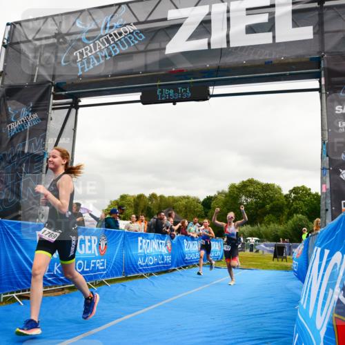 30.08.2026 - Elbe Triathlon Hamburg LAZAROV Photography http://msf.ph/oto/10090483 30.08.2026 12:53:40 Ziel 1757, 1769, 1852 meine-sportfotos.de