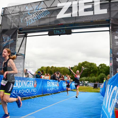 30.08.2026 - Elbe Triathlon Hamburg LAZAROV Photography http://msf.ph/oto/10090484 30.08.2026 12:53:40 Ziel 1757, 1769, 1852 meine-sportfotos.de