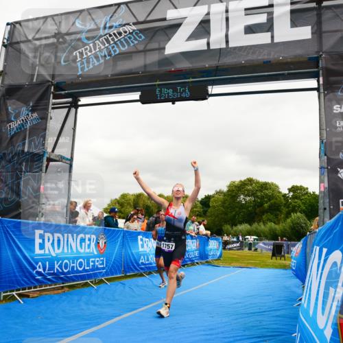 30.08.2026 - Elbe Triathlon Hamburg LAZAROV Photography http://msf.ph/oto/10090487 30.08.2026 12:53:41 Ziel 1757, 1769, 1852 meine-sportfotos.de
