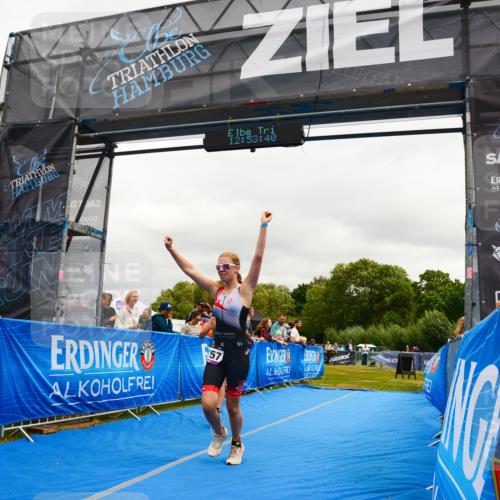 30.08.2026 - Elbe Triathlon Hamburg LAZAROV Photography http://msf.ph/oto/10090488 30.08.2026 12:53:41 Ziel 1757, 1769, 1852 meine-sportfotos.de